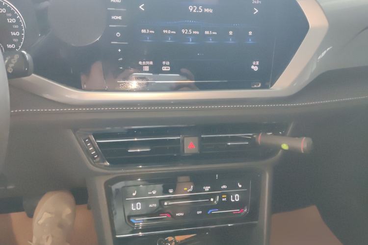 Used Volkswagen Tharu New Energy 2021 Panoramic Deluxe Edition Audio And AC Panel