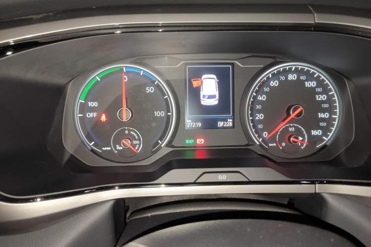 Used Volkswagen Tharu New Energy 2021 Panoramic Deluxe Edition Odometer Close Up