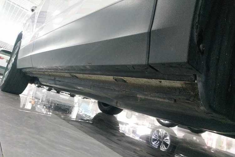 Used Volkswagen Tharu New Energy 2021 Panoramic Deluxe Edition Right Side Sill