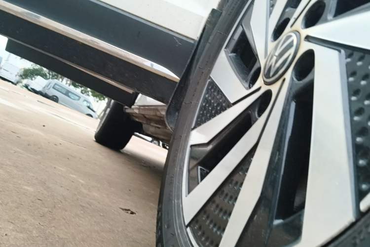Used Volkswagen Tharu New Energy 2021 Panoramic Deluxe Edition Right Side Sill