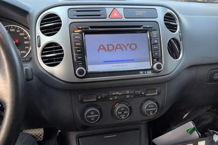 Used Volkswagen Tiguan 2009 2.0 TSI Luxury Edition Audio And AC Panel