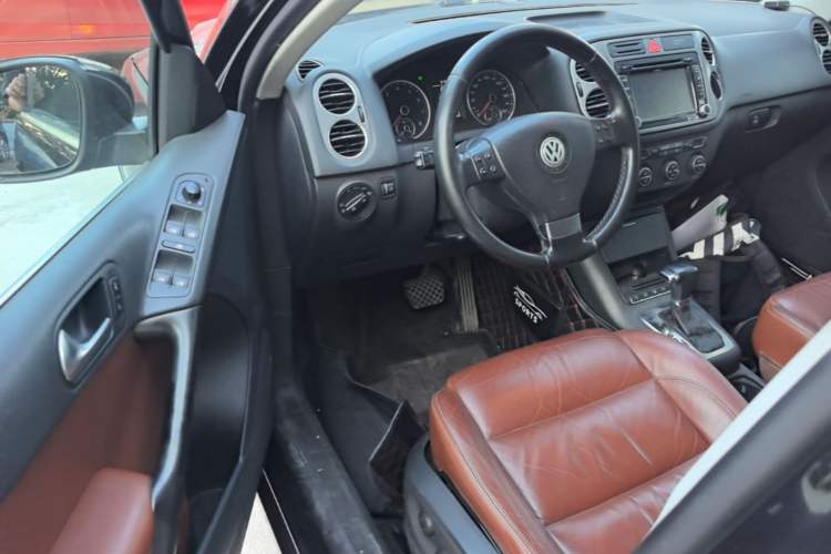 Used Volkswagen Tiguan 2009 2.0 TSI Luxury Edition Driver Seat