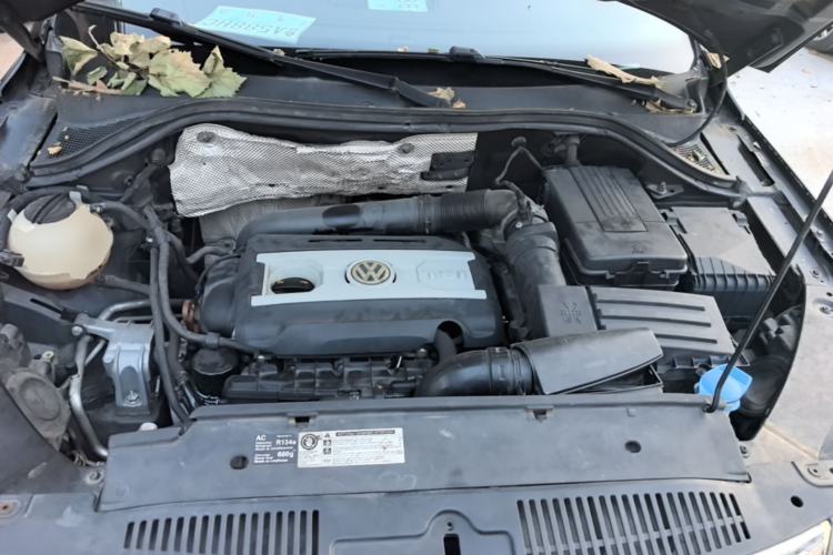 Used Volkswagen Tiguan 2009 2.0 TSI Luxury Edition Engine Bay