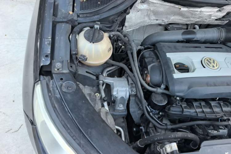 Used Volkswagen Tiguan 2009 2.0 TSI Luxury Edition Engine Bay Right