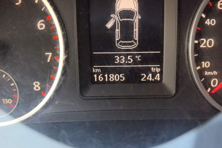 Used Volkswagen Tiguan 2009 2.0 TSI Luxury Edition Odometer Close Up