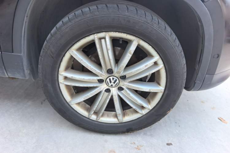 Used Volkswagen Tiguan 2009 2.0 TSI Luxury Edition Right Front Wheel Hub