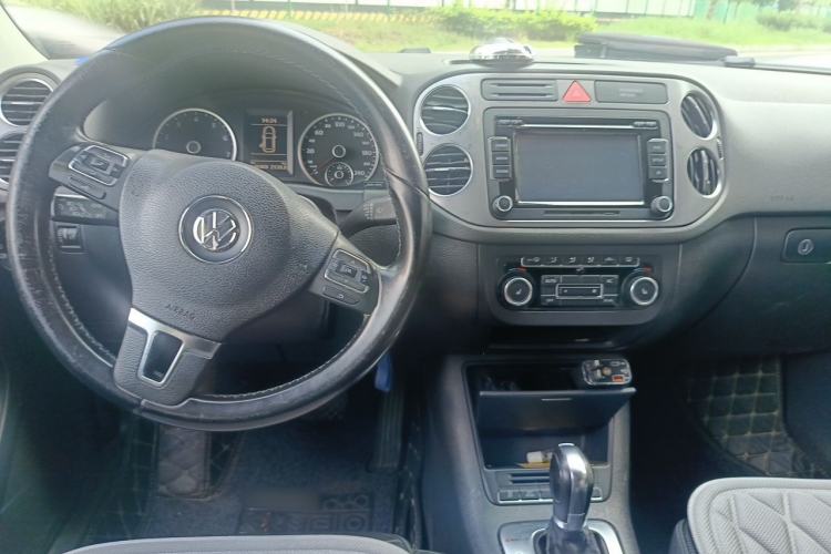 Used Volkswagen Tiguan 2009 2.0 TSI Comfort Edition Center Console