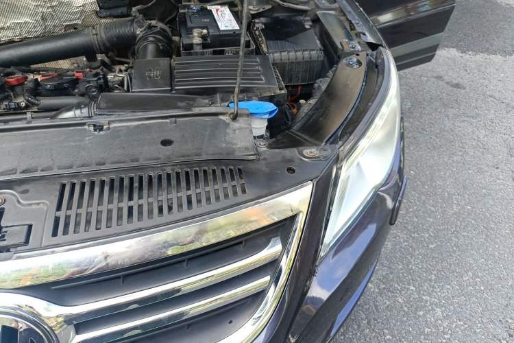 Used Volkswagen Tiguan 2009 2.0 TSI Comfort Edition Engine Bay Left