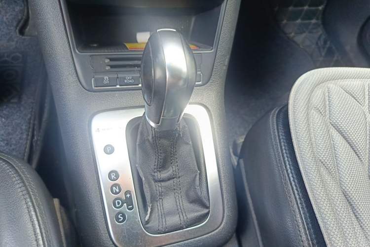 Used Volkswagen Tiguan 2009 2.0 TSI Comfort Edition Gear Lever