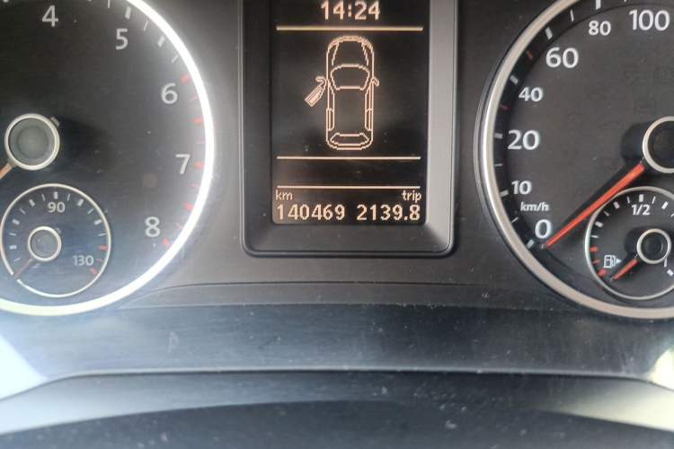 Used Volkswagen Tiguan 2009 2.0 TSI Comfort Edition Odometer Close Up