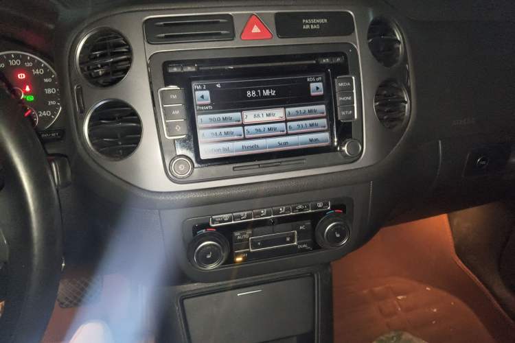 Used Volkswagen Tiguan 2009 2.0 TSI Comfort Edition Audio And AC Panel