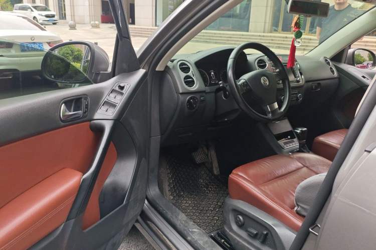 Used Volkswagen Tiguan 2009 2.0 TSI Luxury Edition Driver Seat