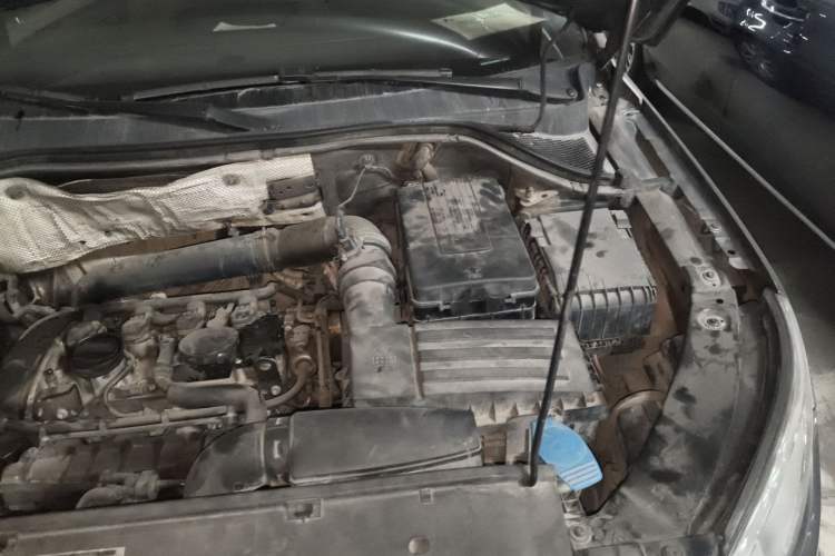 Used Volkswagen Tiguan 2009 2.0 TSI Comfort Edition Engine Bay Left