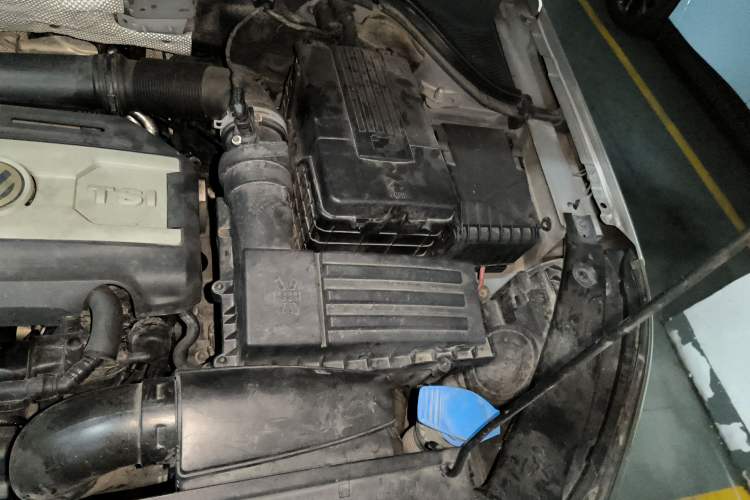 Used Volkswagen Tiguan 2009 2.0 TSI Luxury Edition Engine Bay Left