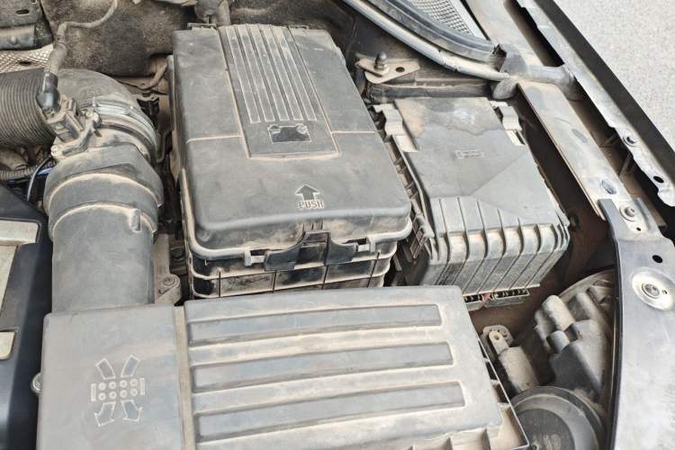 Used Volkswagen Tiguan 2009 2.0 TSI Luxury Edition Engine Bay Left
