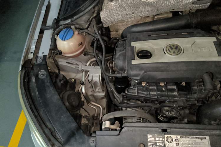 Used Volkswagen Tiguan 2009 2.0 TSI Luxury Edition Engine Bay Right