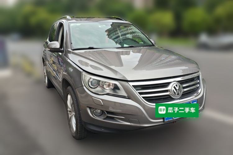 Used Volkswagen Tiguan 2009 2.0 TSI Luxury Edition Front Right 45 Deg