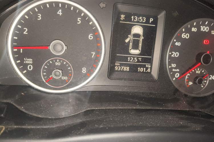 Used Volkswagen Tiguan 2009 2.0 TSI Comfort Edition Odometer Close Up