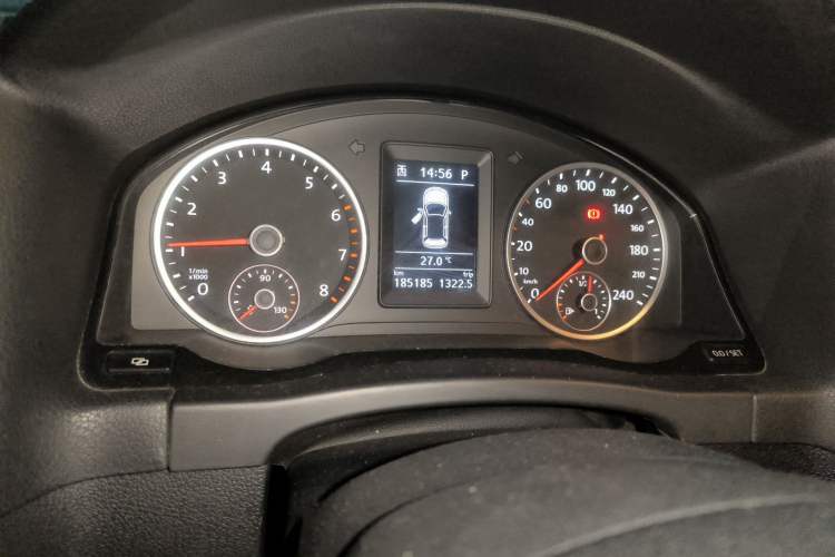 Used Volkswagen Tiguan 2009 2.0 TSI Luxury Edition Odometer Close Up