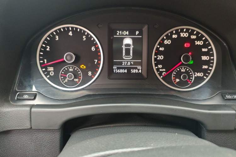Used Volkswagen Tiguan 2009 2.0 TSI Luxury Edition Odometer Close Up