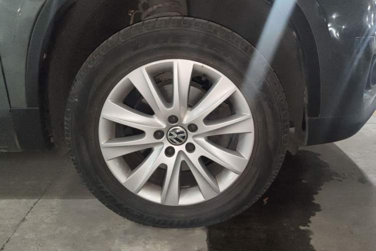 Used Volkswagen Tiguan 2009 2.0 TSI Comfort Edition Right Front Wheel Hub
