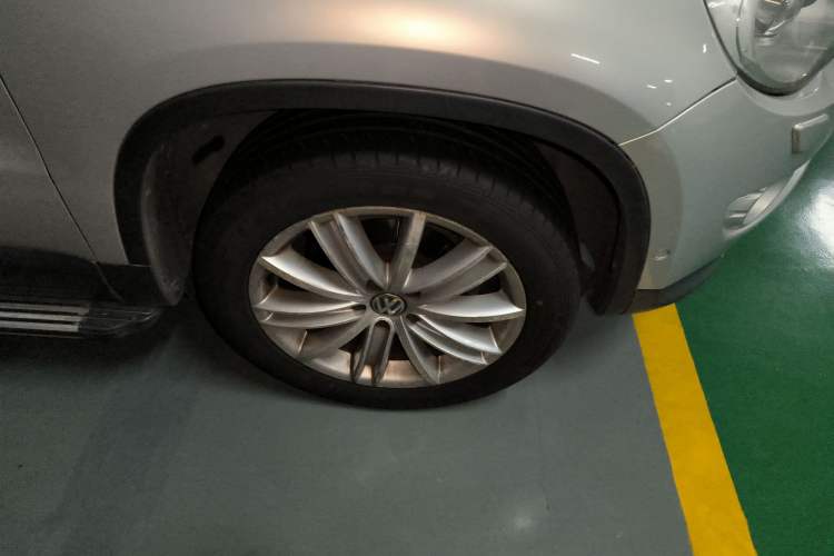 Used Volkswagen Tiguan 2009 2.0 TSI Luxury Edition Right Front Wheel Hub