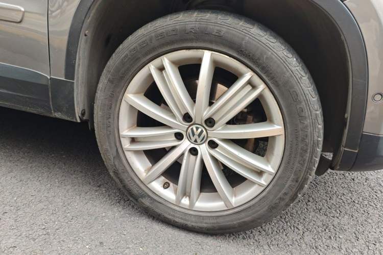 Used Volkswagen Tiguan 2009 2.0 TSI Luxury Edition Right Front Wheel Hub
