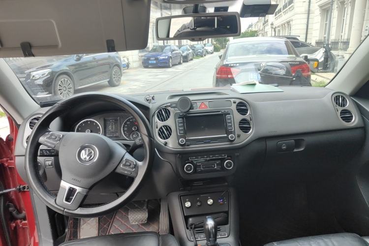 Used Volkswagen Tiguan 2009 2.0 TSI Comfort Edition Center Console