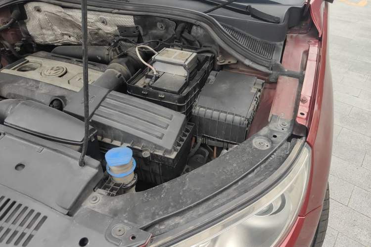Used Volkswagen Tiguan 2009 2.0 TSI Comfort Edition Engine Bay Left