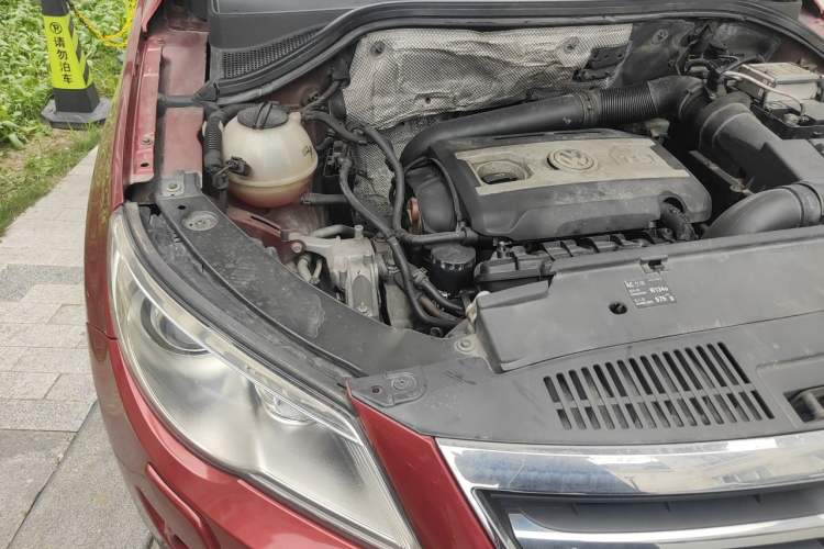Used Volkswagen Tiguan 2009 2.0 TSI Comfort Edition Engine Bay Right
