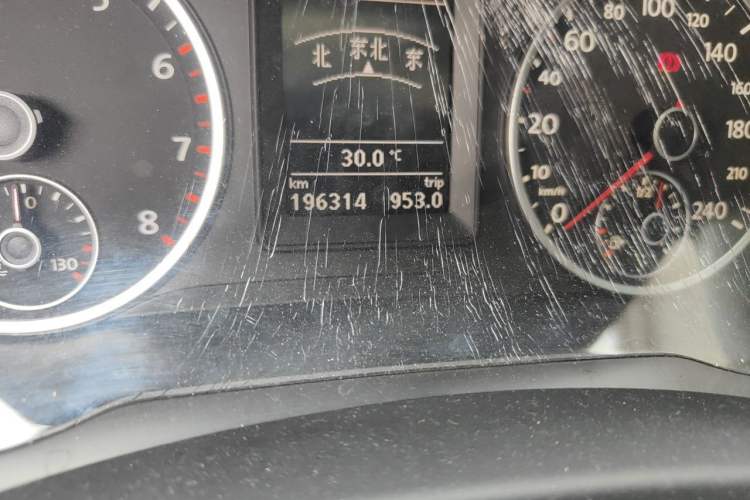 Used Volkswagen Tiguan 2009 2.0 TSI Comfort Edition Odometer Close Up