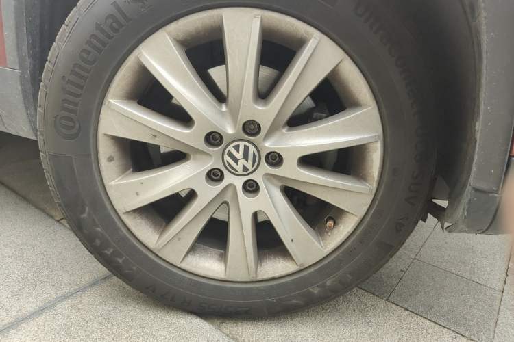 Used Volkswagen Tiguan 2009 2.0 TSI Comfort Edition Right Front Wheel Hub