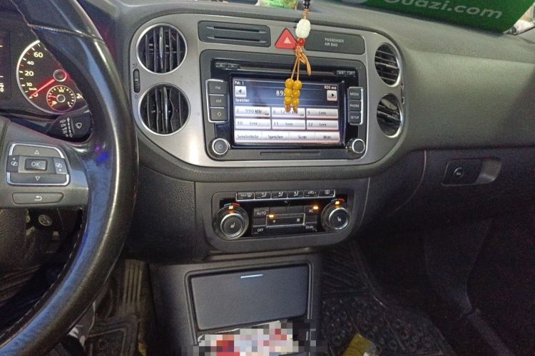 Used Volkswagen Tiguan 2009 2.0 TSI Comfort Edition Audio And AC Panel