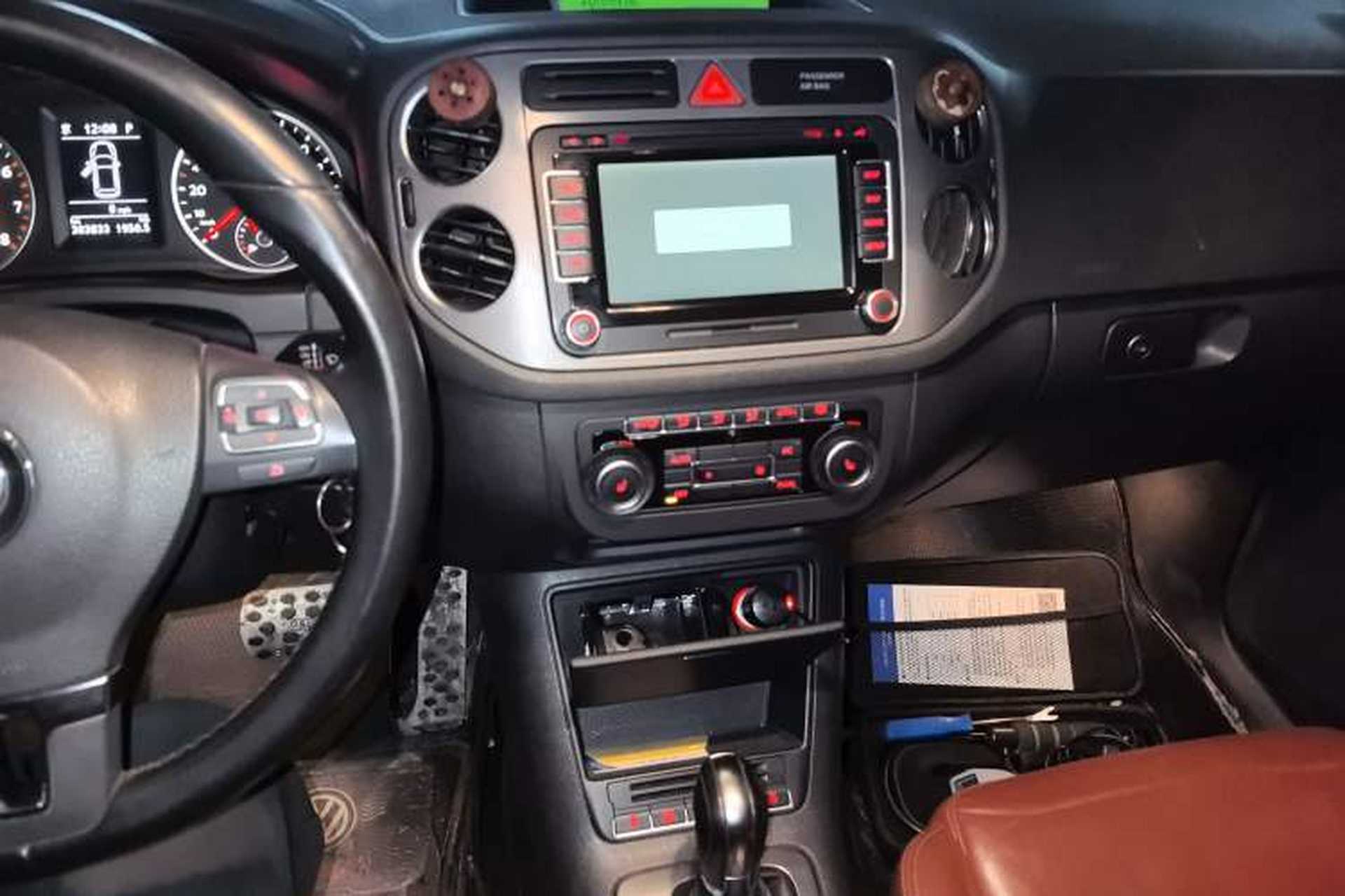 Used Volkswagen Tiguan 2009 2.0 TSI Comfort Edition Audio And AC Panel