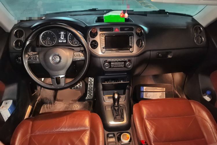 Used Volkswagen Tiguan 2009 2.0 TSI Comfort Edition Center Console