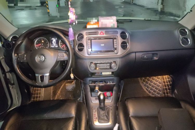 Used Volkswagen Tiguan 2009 2.0 TSI Comfort Edition Center Console
