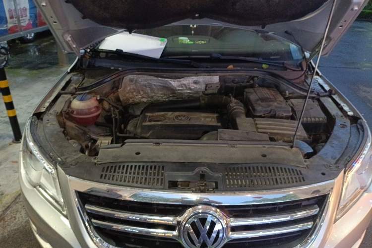 Used Volkswagen Tiguan 2009 2.0 TSI Comfort Edition Engine Bay
