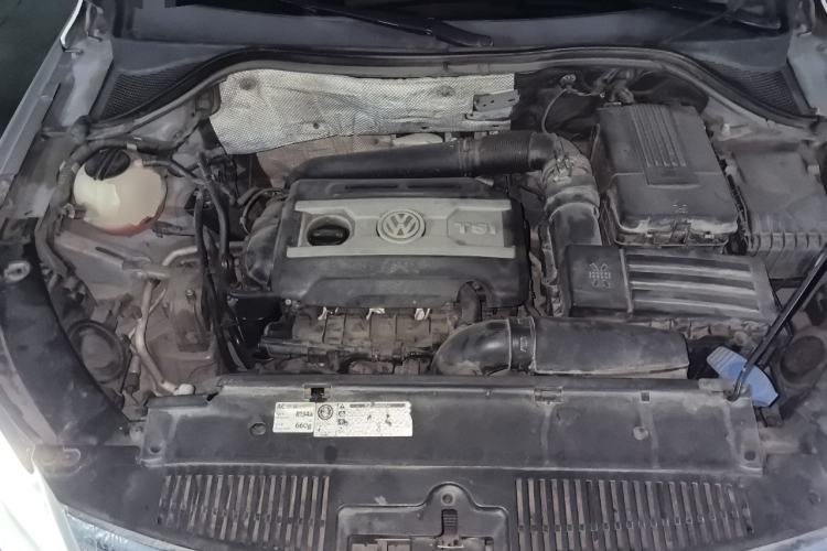 Used Volkswagen Tiguan 2009 2.0 TSI Comfort Edition Engine Bay