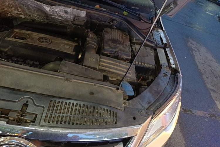 Used Volkswagen Tiguan 2009 2.0 TSI Comfort Edition Engine Bay Left