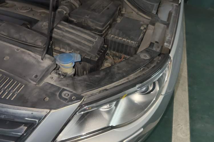 Used Volkswagen Tiguan 2009 2.0 TSI Luxury Edition Engine Bay Left