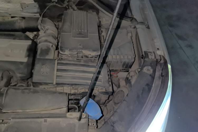 Used Volkswagen Tiguan 2009 2.0 TSI Comfort Edition Engine Bay Left