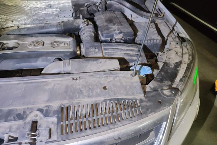 Used Volkswagen Tiguan 2009 2.0 TSI Comfort Edition Engine Bay Left