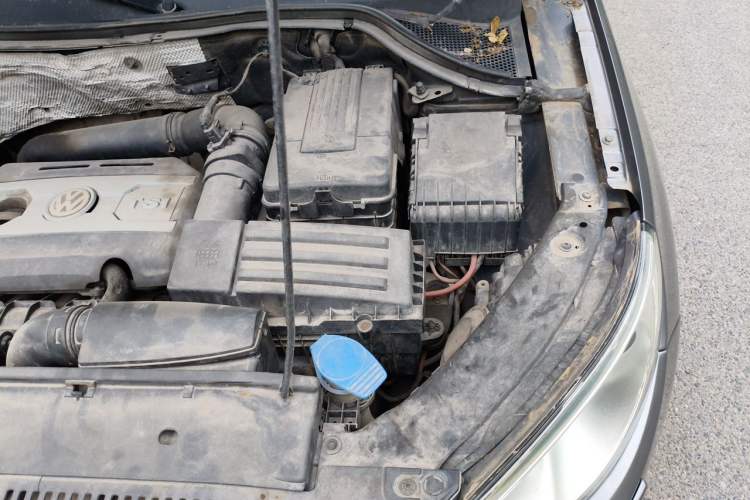 Used Volkswagen Tiguan 2009 2.0 TSI Luxury Edition Engine Bay Left