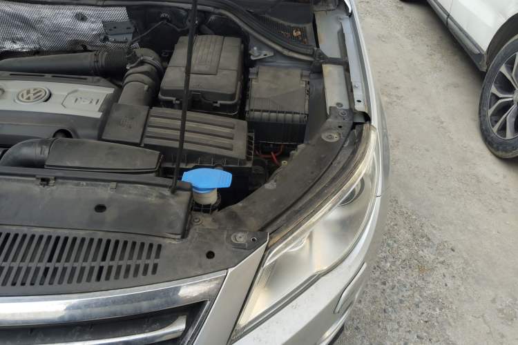 Used Volkswagen Tiguan 2009 2.0 TSI Luxury Edition Engine Bay Left