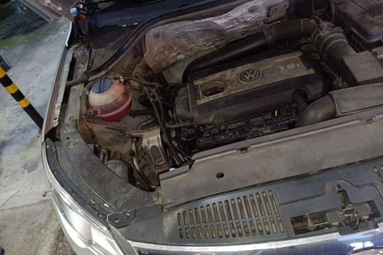 Used Volkswagen Tiguan 2009 2.0 TSI Comfort Edition Engine Bay Right
