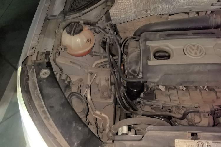 Used Volkswagen Tiguan 2009 2.0 TSI Comfort Edition Engine Bay Right