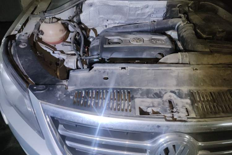 Used Volkswagen Tiguan 2009 2.0 TSI Comfort Edition Engine Bay Right