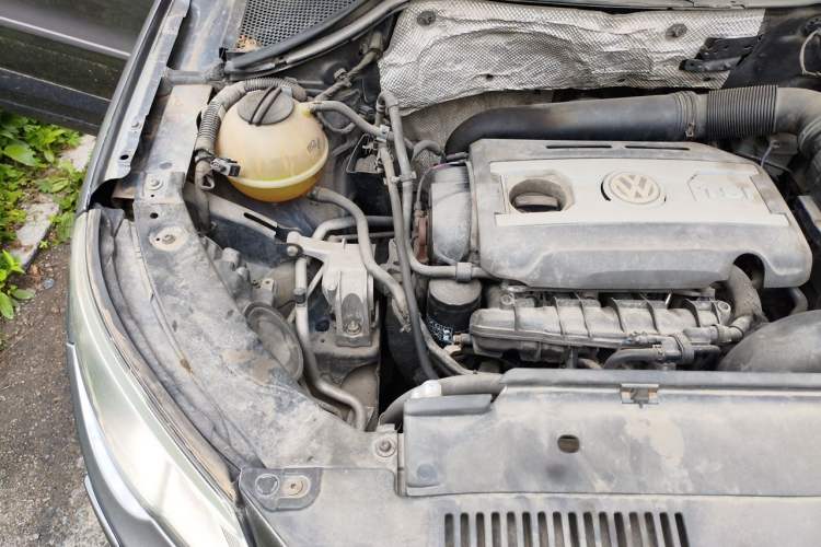 Used Volkswagen Tiguan 2009 2.0 TSI Luxury Edition Engine Bay Right
