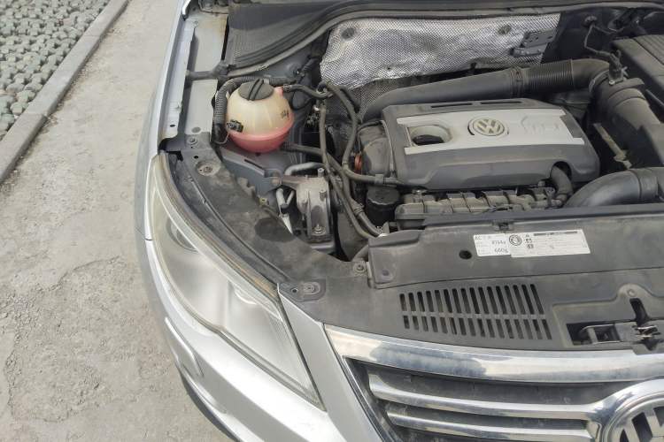 Used Volkswagen Tiguan 2009 2.0 TSI Luxury Edition Engine Bay Right