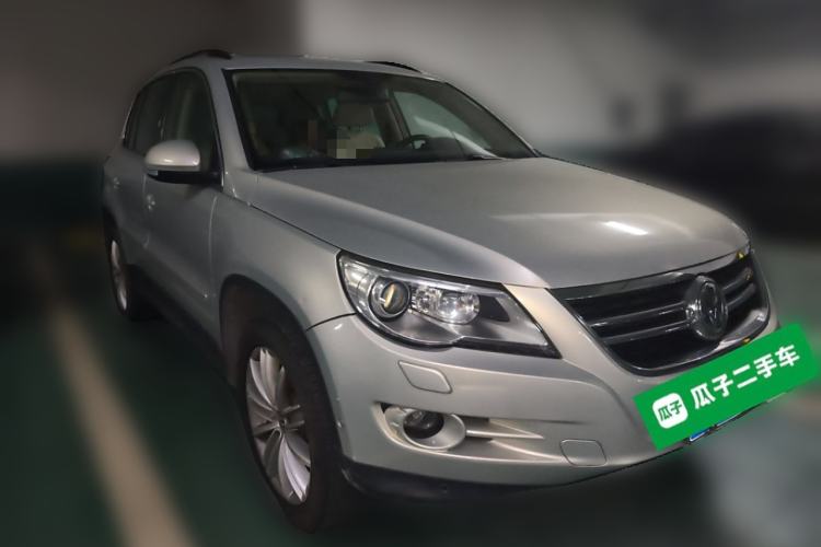 Used Volkswagen Tiguan 2009 2.0 TSI Luxury Edition Front Right 45 Deg